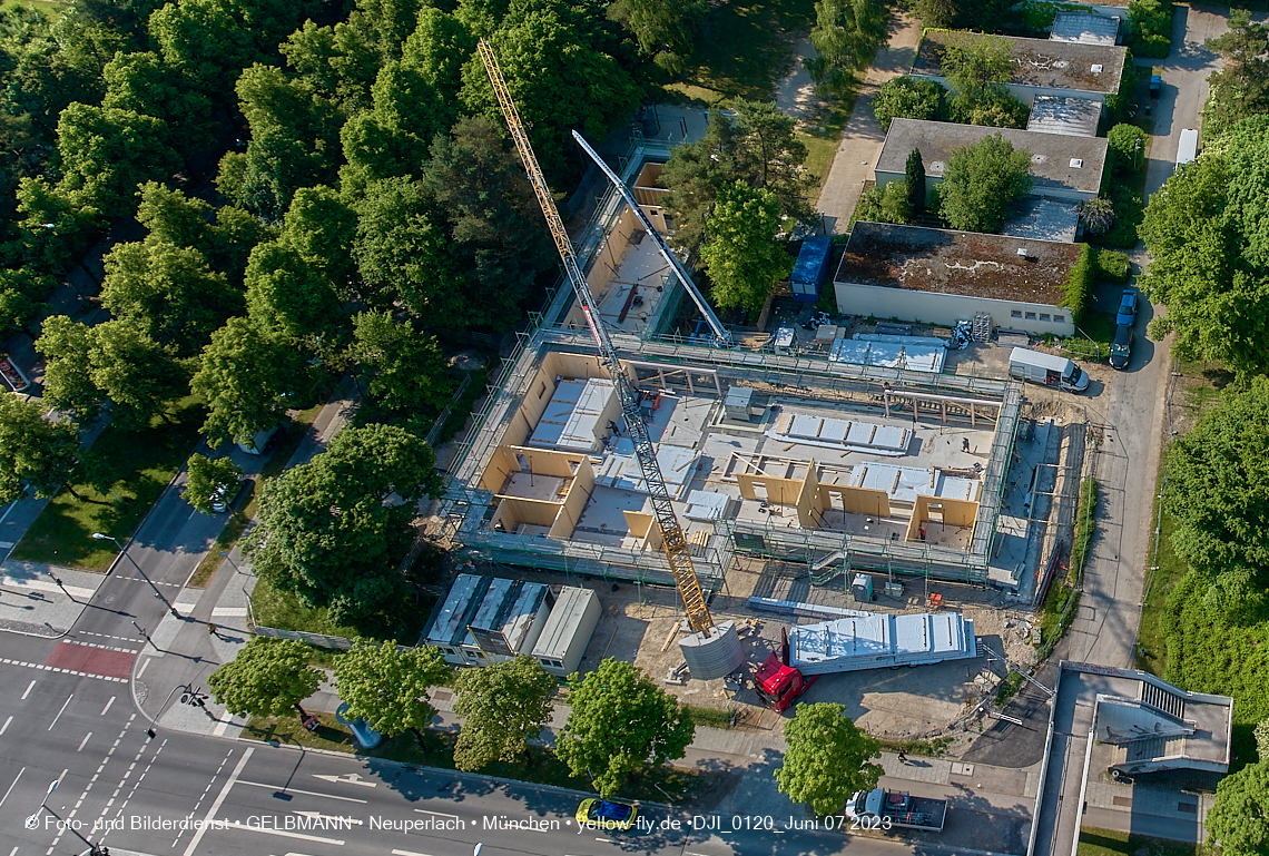 07.06.2023 - aktuelle Fotos von der »<strong><i>Baustelle zum Hort für Kinder</i></strong>« in Neuperlach in München